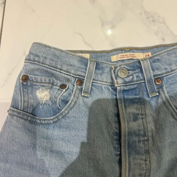 Levi’s Ribcage Shorts - Picture 4 of 4